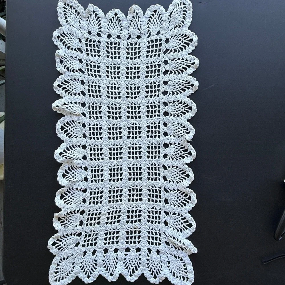 Vintage White Crochet Lace Table Runner Rectangular Pineapple Pattern 24x12